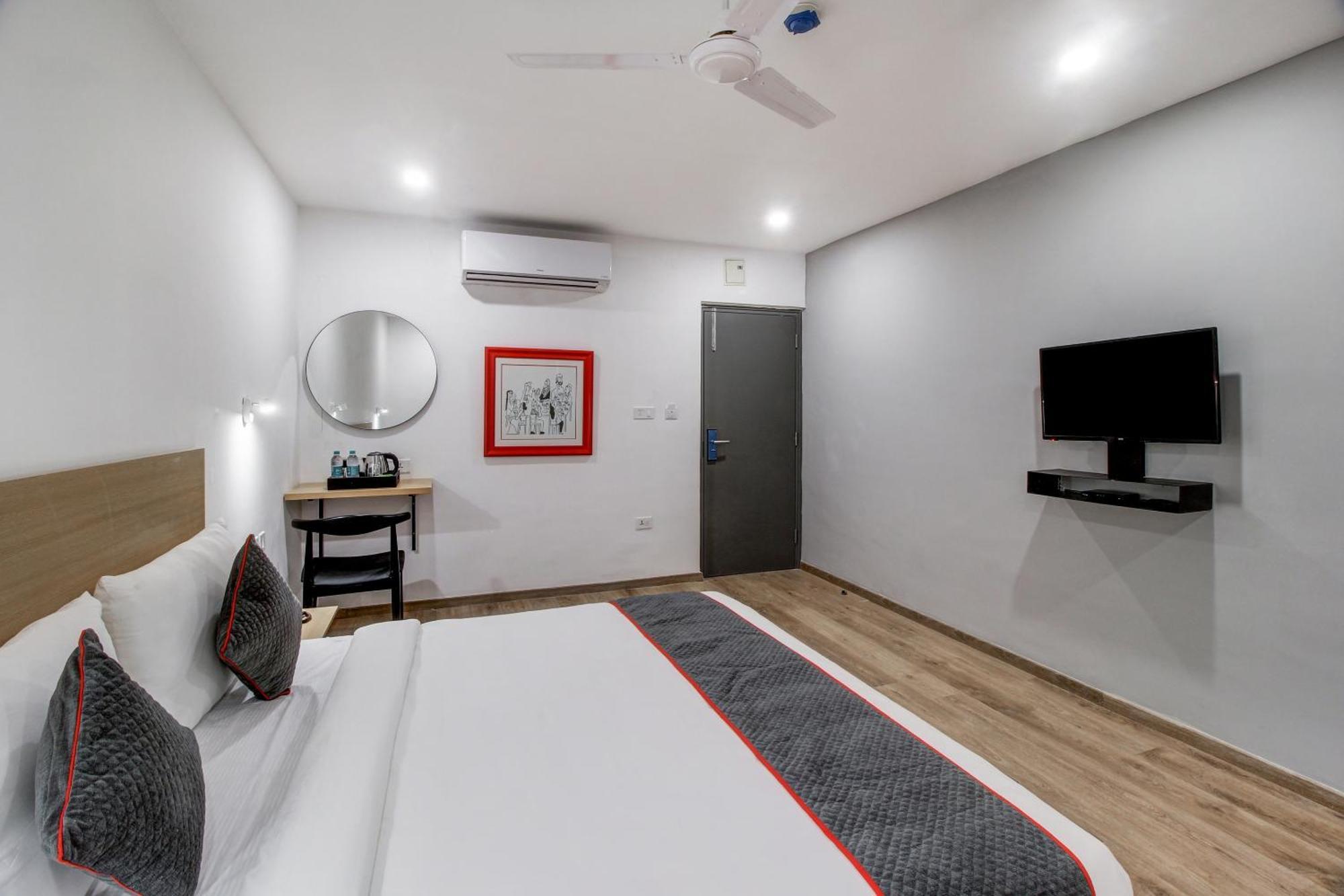 Hotel Super Townhouse Rcc Majestic 397 Lb Nagar Hyderabad Esterno foto