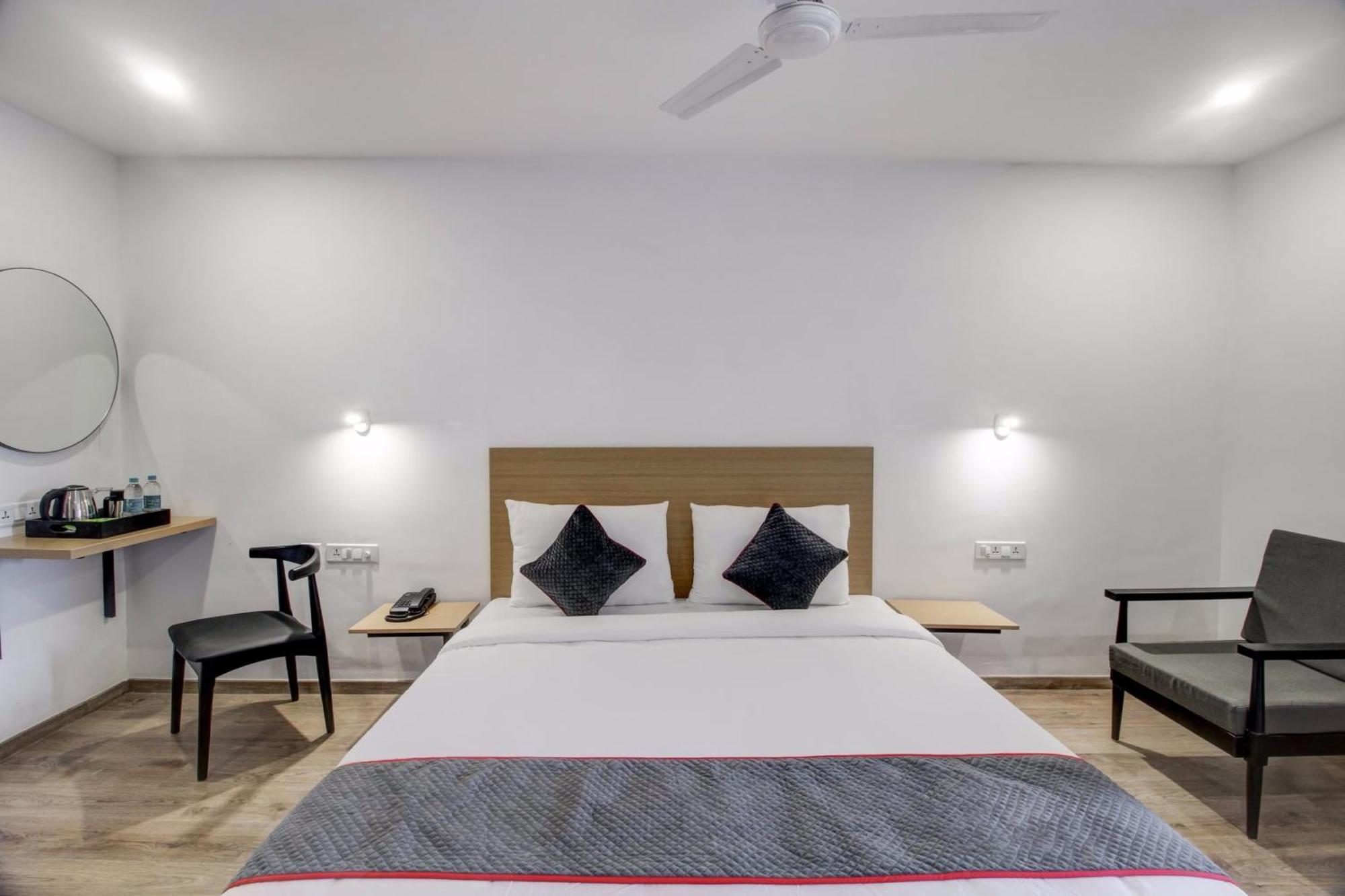 Hotel Super Townhouse Rcc Majestic 397 Lb Nagar Hyderabad Esterno foto