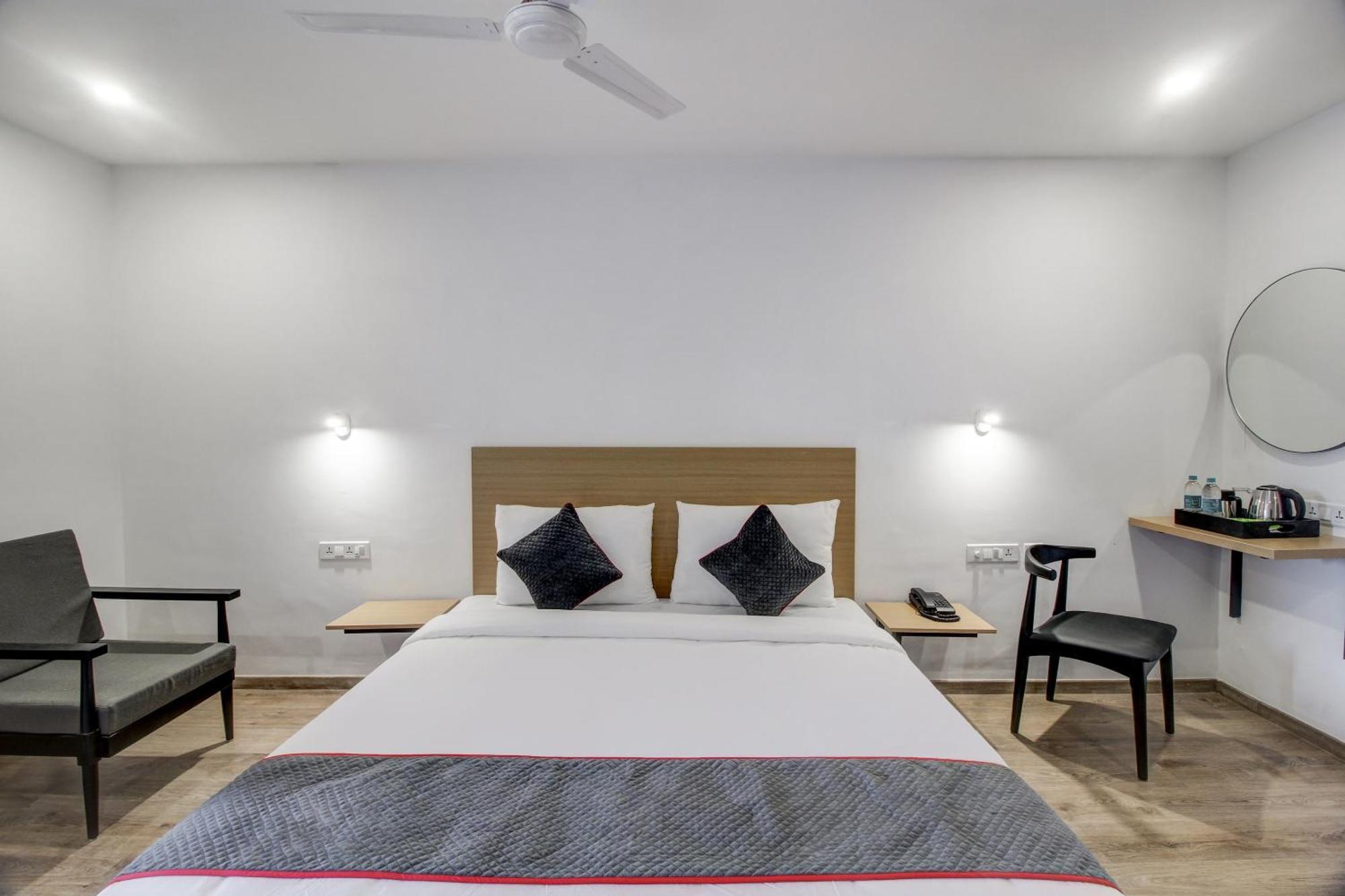 Hotel Super Townhouse Rcc Majestic 397 Lb Nagar Hyderabad Esterno foto