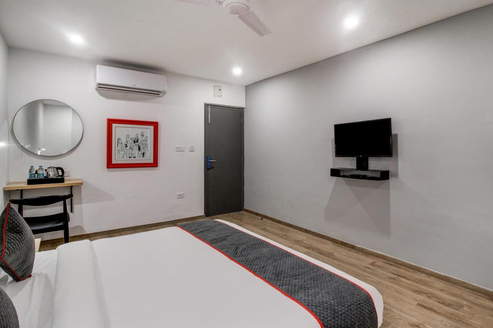 Hotel Super Townhouse Rcc Majestic 397 Lb Nagar Hyderabad Esterno foto