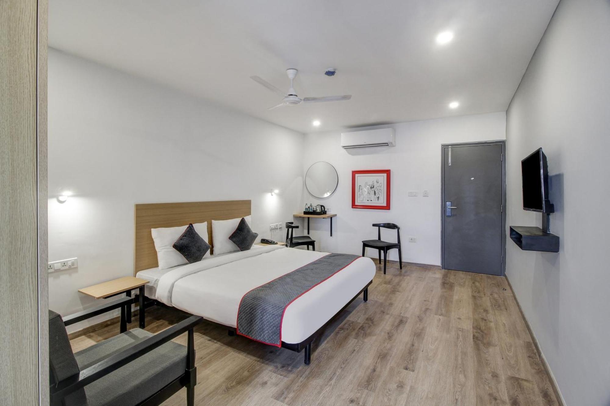 Hotel Super Townhouse Rcc Majestic 397 Lb Nagar Hyderabad Esterno foto