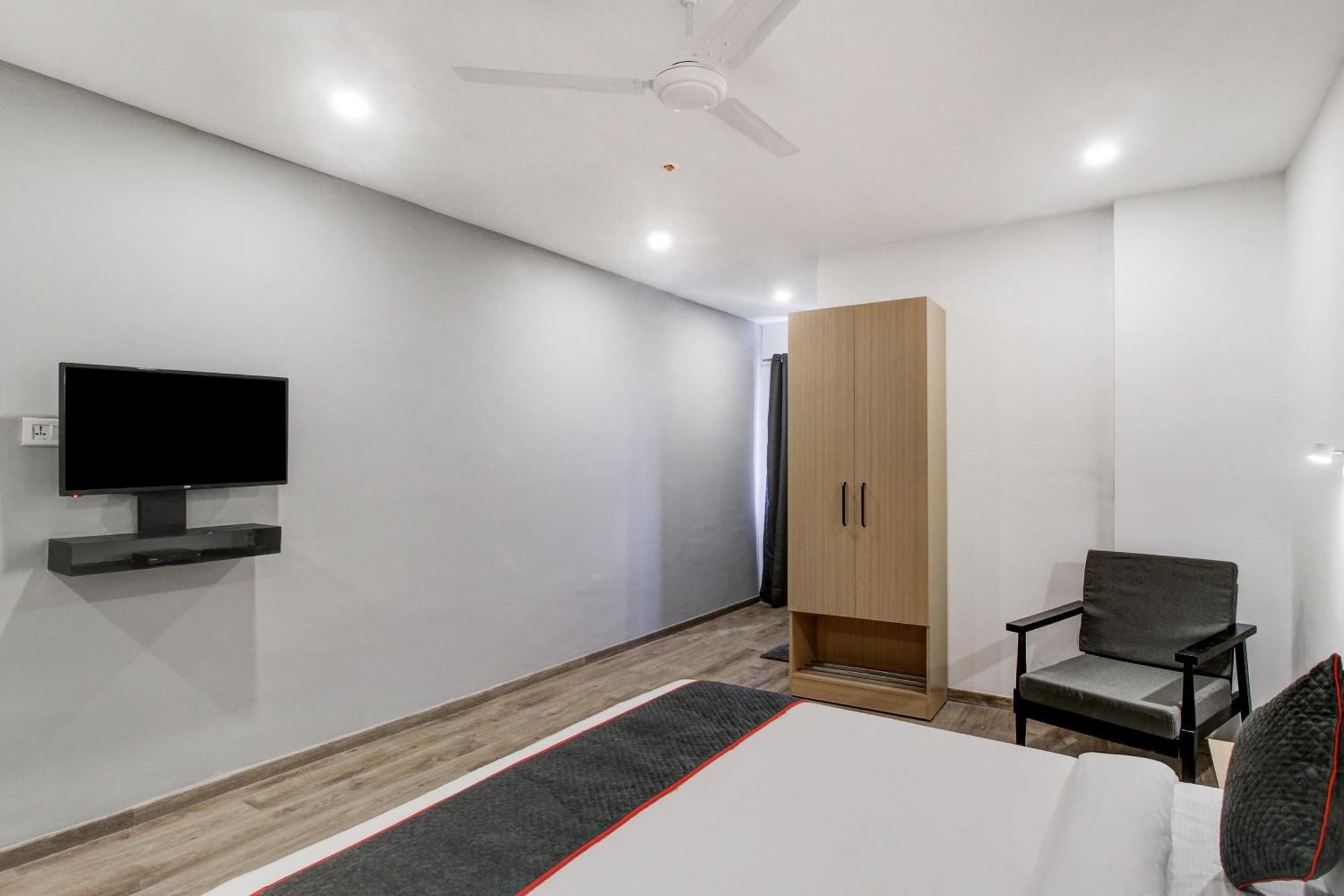 Hotel Super Townhouse Rcc Majestic 397 Lb Nagar Hyderabad Esterno foto
