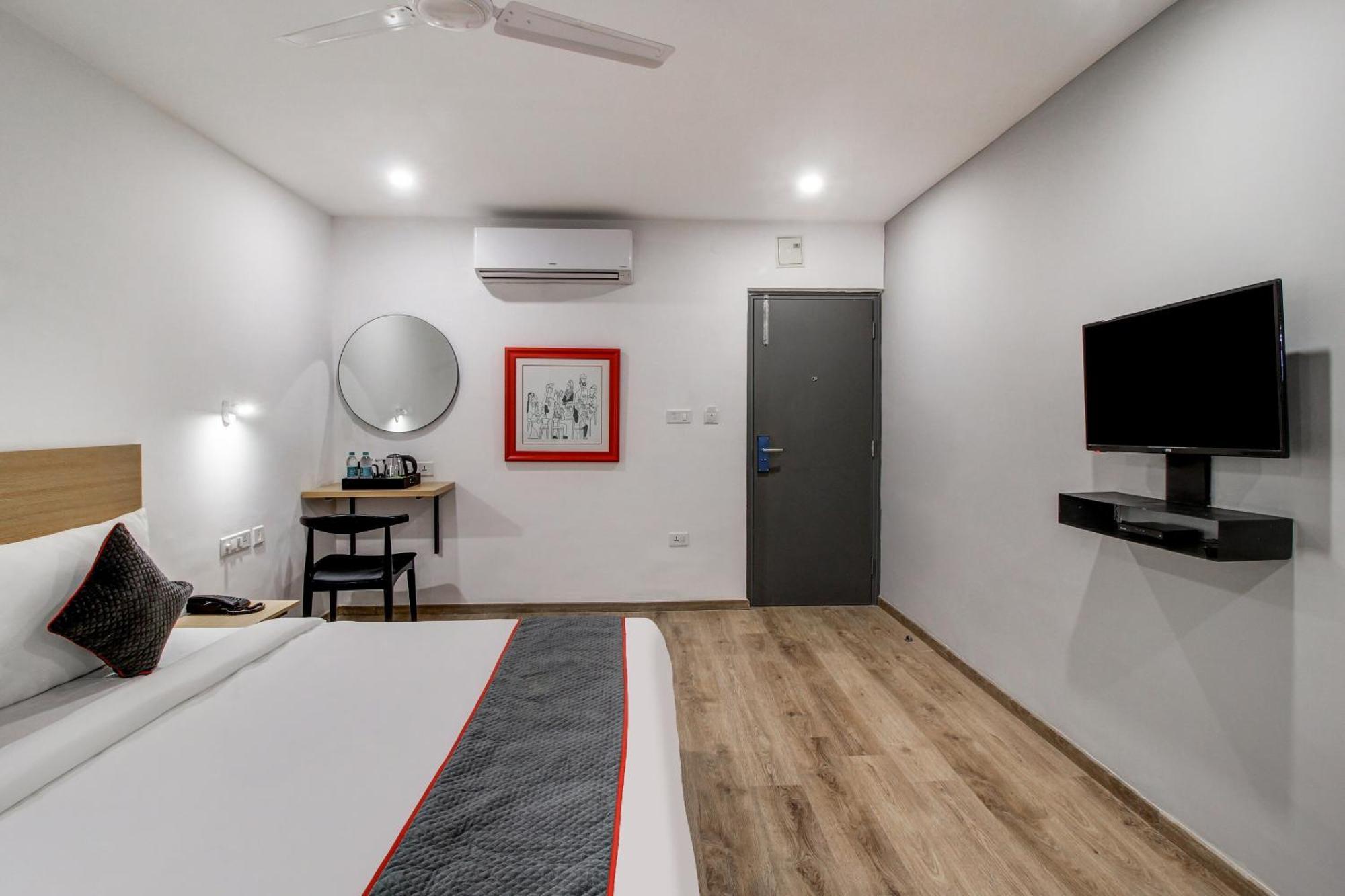 Hotel Super Townhouse Rcc Majestic 397 Lb Nagar Hyderabad Esterno foto