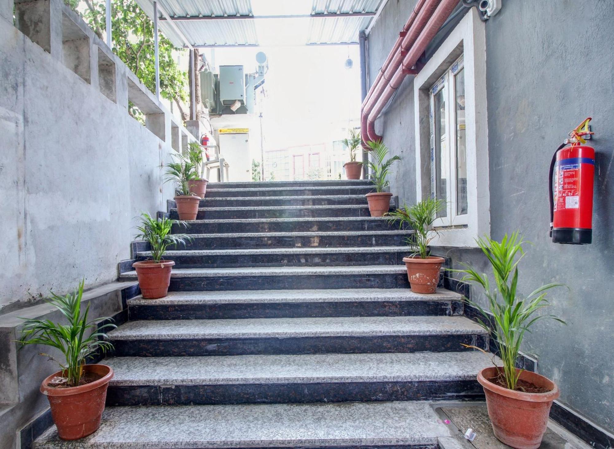 Hotel Super Townhouse Rcc Majestic 397 Lb Nagar Hyderabad Esterno foto
