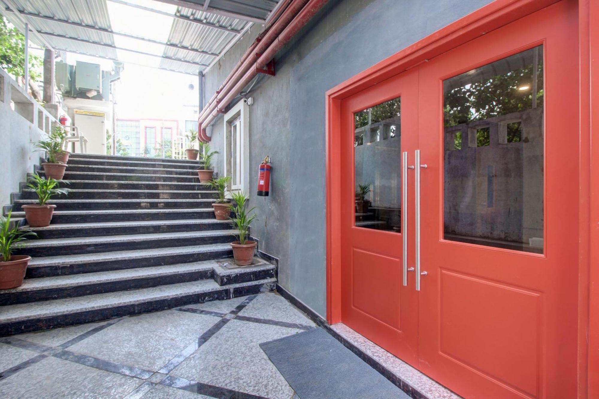 Hotel Super Townhouse Rcc Majestic 397 Lb Nagar Hyderabad Esterno foto