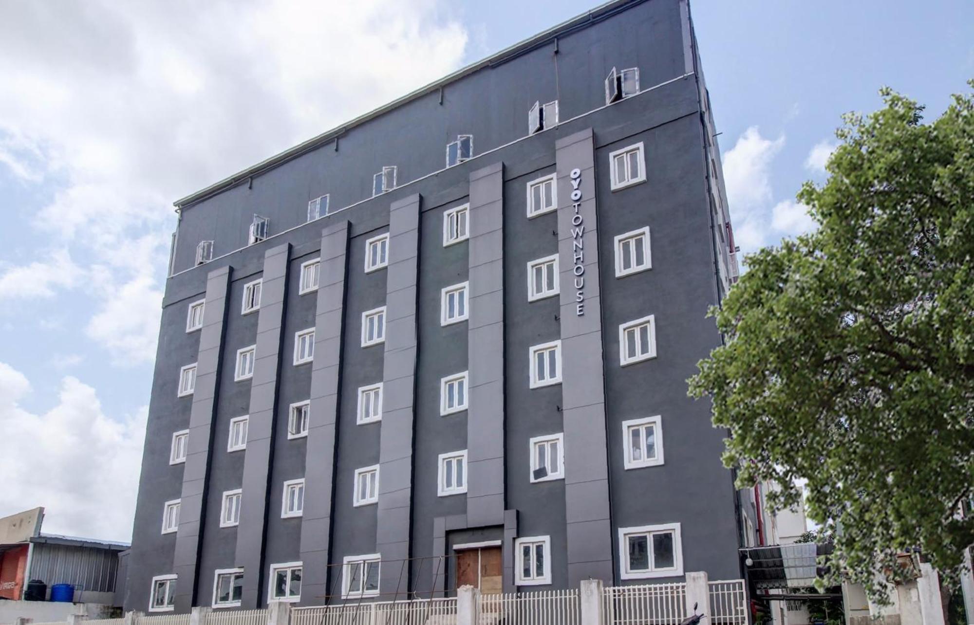 Hotel Super Townhouse Rcc Majestic 397 Lb Nagar Hyderabad Esterno foto