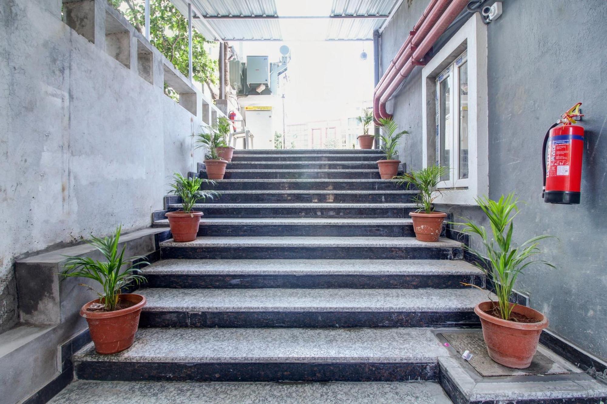Hotel Super Townhouse Rcc Majestic 397 Lb Nagar Hyderabad Esterno foto